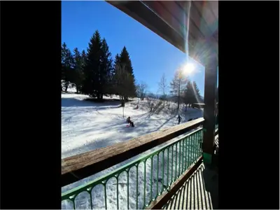 L'établissement Résidence Lauzieres - Appartement 3 pièces pour 8 personnes skis aux pieds et proche des commerces dans le village du Charvet à Arc 1800 MAE-4484 en hiver