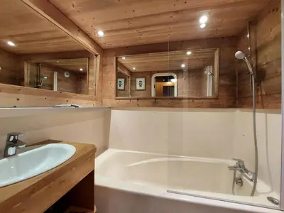 Salle de bains dans l'établissement Résidence Nova - Appartement 2 pièces 6 personnes proche des pistes, des commerces, de la garderie et de l'ESF au centre de la station d’Arc 1800 MAE-1689