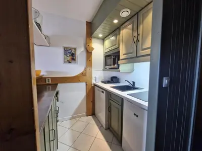 Cuisine ou kitchenette dans l'établissement Résidence Nova - Appartement 2 pièces 4 personnes proche des pistes, des commerces, de la garderie et de l'ESF au centre de la station d’Arc 1800 MAE-2038