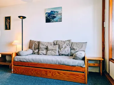 Coin salon dans l'établissement Résidence Ruitor Arc 1800 - Appartement 2 pièces pour 4 personnes avec un jolie vue sur la vallée, proche du télécabine dans le village de Charmettoger à Ar MAE-1783