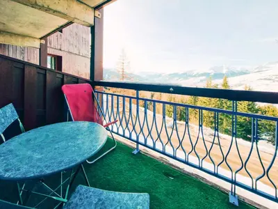 Balcon ou terrasse dans l'établissement Résidence Ruitor Arc 1800 - Appartement 2 pièces pour 4 personnes avec un jolie vue sur la vallée, proche du télécabine dans le village de Charmettoger à Ar MAE-1783