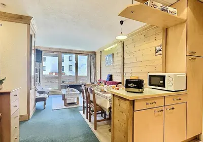 Cuisine ou kitchenette dans l'établissement Résidence Le Pramecou - Appartement de charme 6 personnes à Tignes proche des pistes et des commerces dans le quartier du Val Claret. Appartement situé MAE-2016