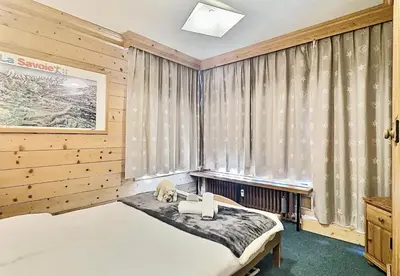 Un ou plusieurs lits dans un hébergement de l'établissement Résidence Le Pramecou - Appartement de charme 6 personnes à Tignes proche des pistes et des commerces dans le quartier du Val Claret. Appartement situé MAE-2016