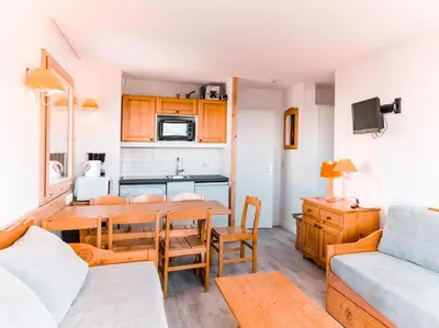Cuisine ou kitchenette dans l'établissement Résidence Ruitor Arc 1800 - Appartement 3 pièces pour 6 personnes avec une jolie vue sur la vallée, proche du télécabine dans le village de Charmettoger à A MAE-1697