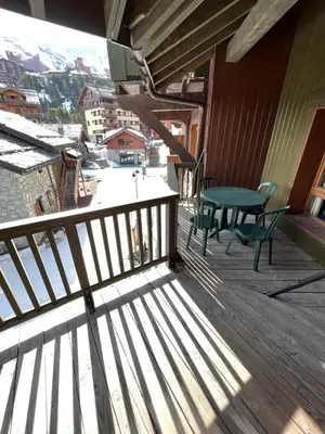 Balcon ou terrasse dans l'établissement Arc 1950 - Auberge Jérôme - 4 à 6p - 1 chambre et 1 coin montagne séparé