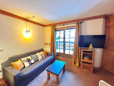 Télévision ou salle de divertissement dans l'établissement Arc 1950 - Auberge Jérôme - 4 à 6p - 1 chambre et 1 coin montagne séparé