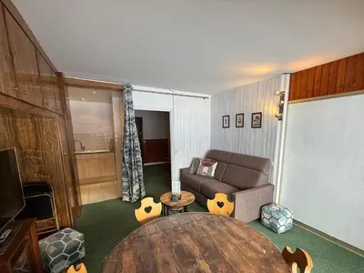 Coin salon dans l'établissement Appartement T2 lumineux, balcon sud, proche pistes - FR-1-641-71