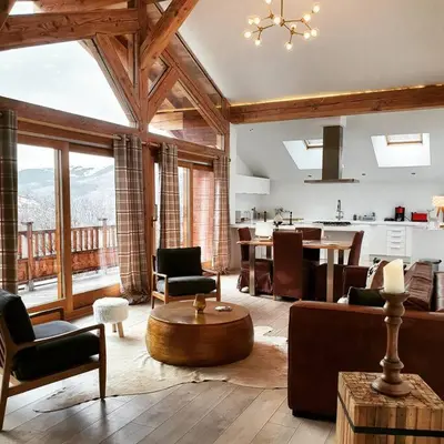 Coin salon dans l'établissement Chalet entier 110m2 avec vue et sauna à 10 min des pistes