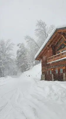 L'établissement Chalet entier 110m2 avec vue et sauna à 10 min des pistes en hiver