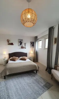 Un ou plusieurs lits dans un hébergement de l'établissement Chalet entier 110m2 avec vue et sauna à 10 min des pistes