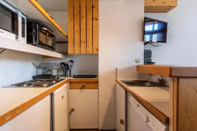 Cuisine ou kitchenette dans l'établissement Résidence Aiguille Grive Bat Ii - Joli 3 pièces en duplex pour 6 personnes, avec une vue plongeante sur la vallée, proche des pistes dans le village de Charmettog MAE-1714