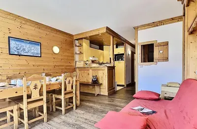 Cuisine ou kitchenette dans l'établissement Résidence Le Bec Rouge - Appartement de charme 3 pièces 8 personnes à Tignes ski aux pieds et proche des commerces dans le quartier du Lac MAE-1993