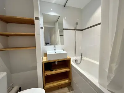 Salle de bains dans l'établissement Appartement 2 pièces pour 4 personnes avec parking à Belle Plagne - FR-1-351-165