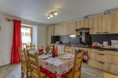 Cuisine ou kitchenette dans l'établissement Le Chasseforêt