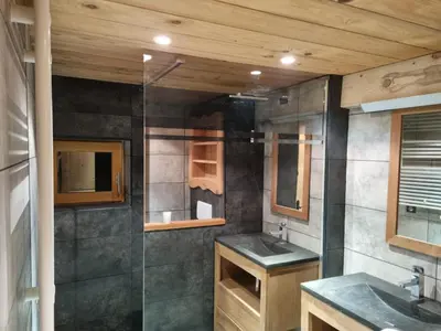 Salle de bains dans l'établissement Appartement avec vue panoramique à Champagny - La Joubarbe