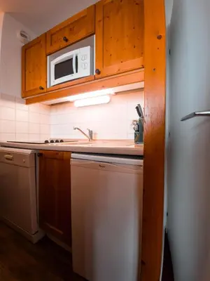 Cuisine ou kitchenette dans l'établissement Résidence Ruitor Arc 1800 - Appartement 3 pièces pour 6 personnes dans une résidence calme, proche du télécabine dans le village de Charmettoger à Arc 1800 MAE-1722