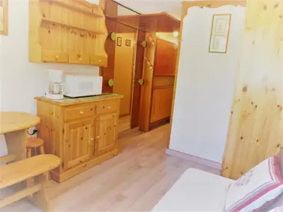 Cuisine ou kitchenette dans l'établissement Résidence Le Palafour - Studio 2 personnes à Tignes au pied des pistes, des commerces, de l'ESF et de l'office du tourisme dans le quartier du lac. Appa MAE-2160