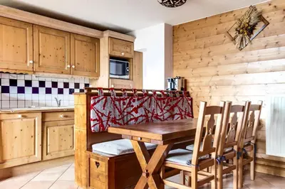 Cuisine ou kitchenette dans l'établissement Résidence Les Alpages de Chantel - maeva Home - Appartement 4 pièces 8 personnes Sélection MAE-3804