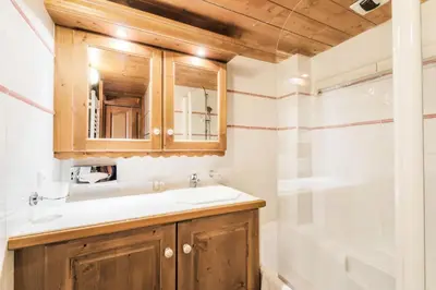 Salle de bains dans l'établissement Résidence Les Alpages de Chantel - maeva Home - Appartement 3 pièces 6 personnes Sélection MAE-8772