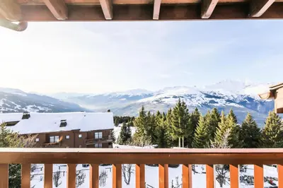 Vue générale sur la montagne ou vue sur la montagne depuis l'appartement