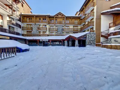 L'établissement Appartement confortable avec accès direct aux pistes, parking et vue sur Bellevarde - FR-1-518-100 en hiver