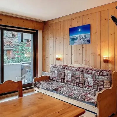 Studio confortable au centre avec balcon - FR-1-518-113