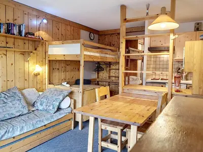Cuisine ou kitchenette dans l'établissement Studio confort avec balcon, centre Val-d'Isère - FR-1-518-122