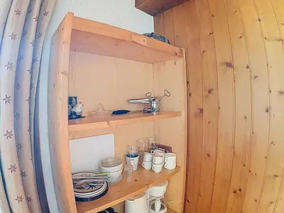 Cuisine ou kitchenette dans l'établissement Chambre cosy proche du centre et pistes - FR-1-518-128