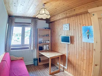 Télévision ou salle de divertissement dans l'établissement Chambre cosy proche du centre et pistes - FR-1-518-128