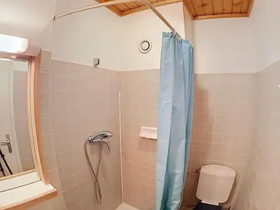 Salle de bains dans l'établissement Chambre cosy proche du centre et pistes - FR-1-518-128