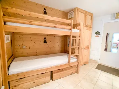 Un ou plusieurs lits dans un hébergement de l'établissement Appartement Confortable Pied des Pistes avec Balcon - FR-1-502-269