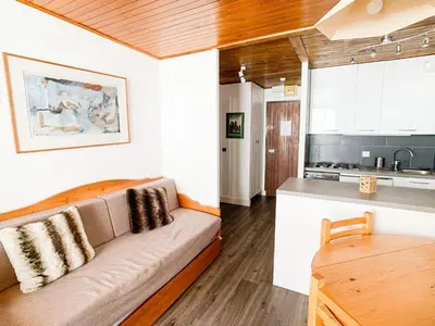 Cuisine ou kitchenette dans l'établissement Appartement 2 pièces confortable, balcon, animaux acceptés - FR-1-502-285