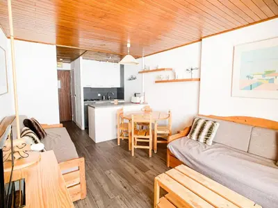 Cuisine ou kitchenette dans l'établissement Appartement 2 pièces confortable, balcon, animaux acceptés - FR-1-502-285
