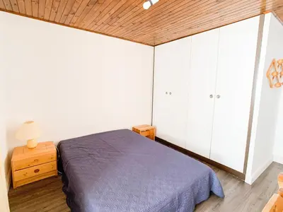 Un ou plusieurs lits dans un hébergement de l'établissement Appartement 2 pièces confortable, balcon, animaux acceptés - FR-1-502-285