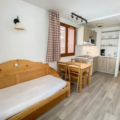 Appartement spacieux ski aux pieds avec balcon pour 6 personnes - FR-1-502-289