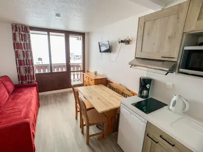 Cuisine ou kitchenette dans l'établissement Studio lumineux ski-aux-pieds avec balcon, animaux acceptés - FR-1-502-309