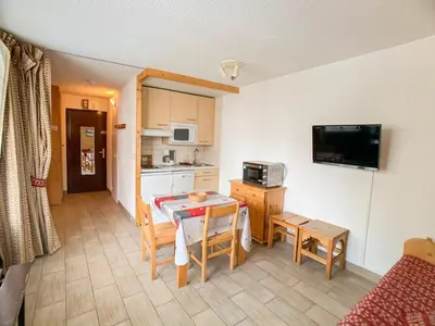 Cuisine ou kitchenette dans l'établissement Studio rénové proche pistes et commerces avec balcon, animaux admis - FR-1-502-311