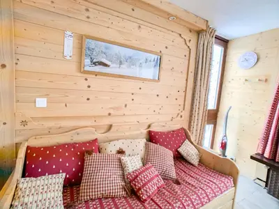 Coin salon dans l'établissement Studio rénové proche pistes et commerces avec balcon, animaux admis - FR-1-502-311