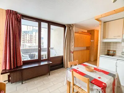 Cuisine ou kitchenette dans l'établissement Studio rénové proche pistes et commerces avec balcon, animaux admis - FR-1-502-311