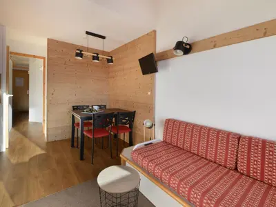 Télévision ou salle de divertissement dans l'établissement Appartement rénové 5 pers au pied des pistes - FR-1-181-1956
