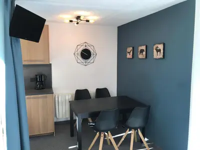 Cuisine ou kitchenette dans l'établissement Studio rénové 2019 · Ski aux pieds · Balcon · 4 pers - FR-1-181-1997
