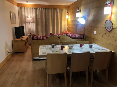 Télévision ou salle de divertissement dans l'établissement Appartement chaleureux au pied des pistes, 7 personnes - FR-1-181-2020