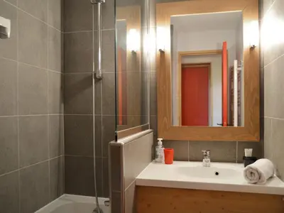 Salle de bains dans l'établissement Appartement chaleureux au pied des pistes, 7 personnes - FR-1-181-2020