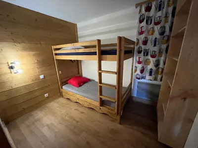 Un ou plusieurs lits dans un hébergement de l'établissement Appartement chaleureux au pied des pistes, 7 personnes - FR-1-181-2020