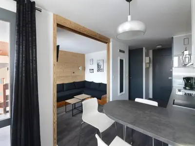 Cuisine ou kitchenette dans l'établissement Studio rénové, accès pistes, balcon - FR-1-181-2011