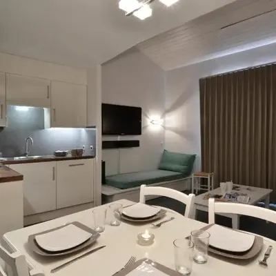 Appartement rénové avec balcon