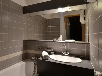 Salle de bains dans l'établissement Confortable appartement avec mezzanine, 5 pers, animaux admis, wifi - FR-1-181-2067