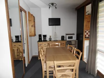 Télévision ou salle de divertissement dans l'établissement Studio chaleureux, divisible, au pied des pistes, animaux admis - FR-1-181-2072