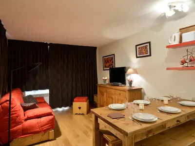 Coin salon dans l'établissement Charmant apt 6 pers rénové, ski aux pieds, balcon - Animaux admis - FR-1-181-2057