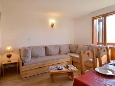 Coin salon dans l'établissement Appartement confort rénové 5 pers au pied des pistes avec WIFI et animaux admis - FR-1-181-2085